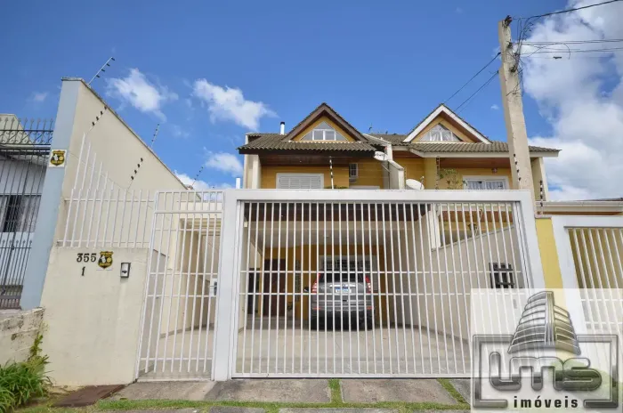 Sobrado para venda possui 220 metros quadrados com 3 quartos em Pilarzinho - Curitiba - PR