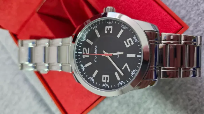 Relógio mondaine cromado em aço inox