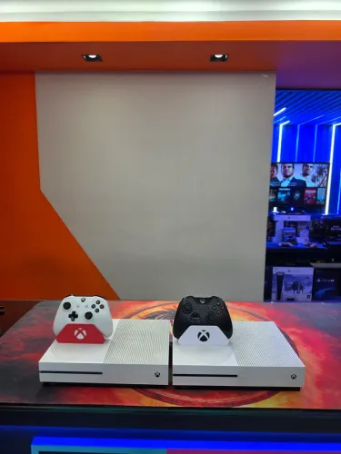 Xbox One S - 1 TERA c/ GARANTIA. Somos LOJA FÍSICA!