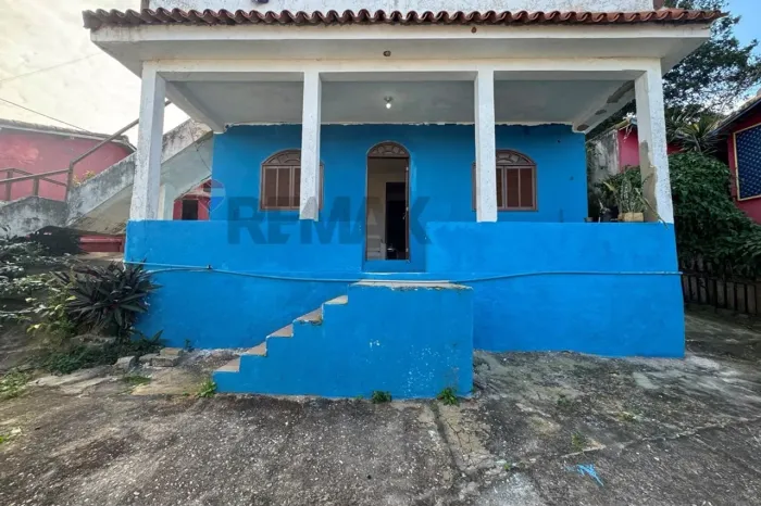 À venda casa com amplo quintal e vaga para até 4 carros na Vila Caranga, em Búzios