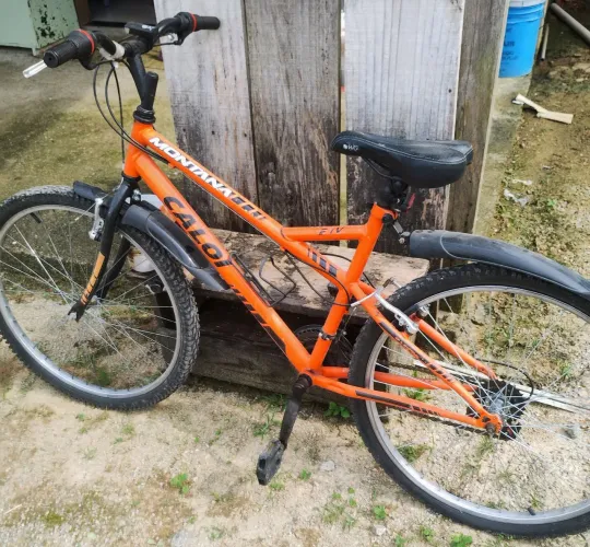 Estou vendendo uma bicicleta semi nova