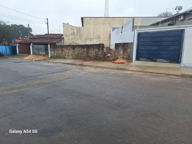 Vendo terreno na rua Paulo Ayres de Oliveira, altura do nr 990 - Vila Barth - medida 158m2
