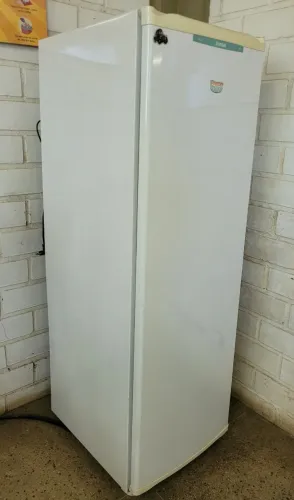 Freezer Vertical Consul Slim 142 lts
