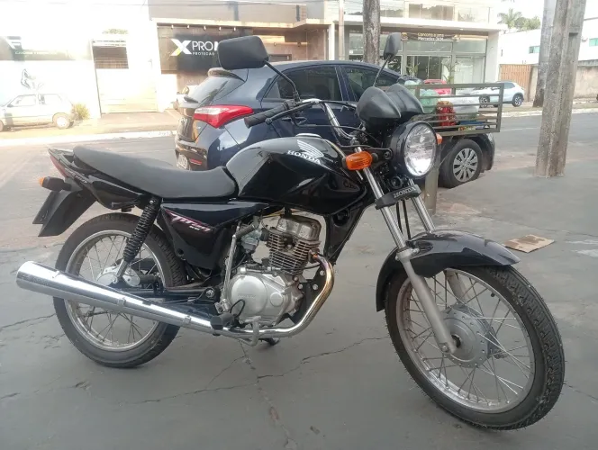 Vendo Titan 150 Ks em dias só tranferir 2026 pago