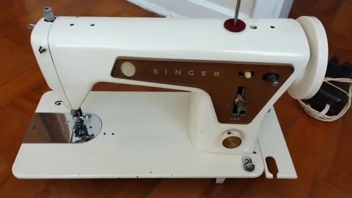 Máquina de costura Singer 660/ ler a Descrição 