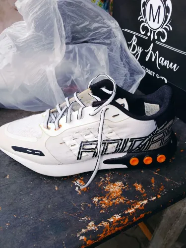 Tênis adidas