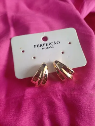 Brinco meia argola tripa dourada