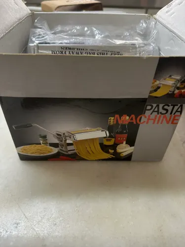Máquina Manual para Massas em AçoCarbono/ Macarrão - Nova na Caixa