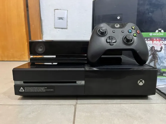 Xbox One 500GB + Kinect + 1 Controle + 4 Jogos Físicos + Caixa