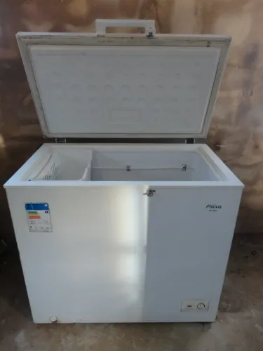 Freezer Philco H200L com tubulação a vista