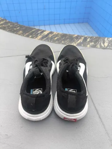 Tênis vans e Adidas