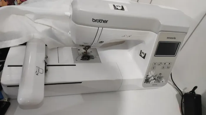 Máquina de bordar Brother PE910l
