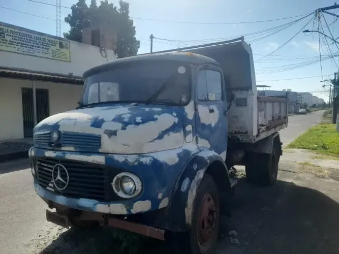 Caminhão Caçamba 1113 Basculha e Abre as Lateral de 7 Metros