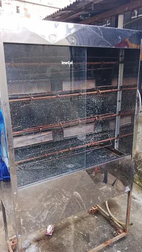 Galeteira 20 frango,vendo barato por falta de um vidro.