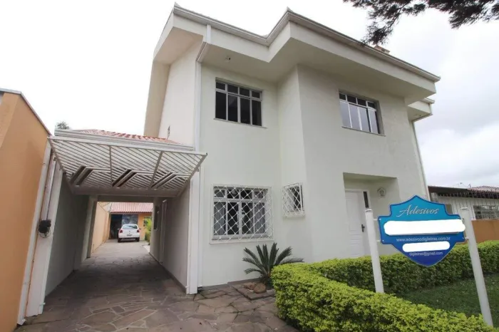 Sobrado com 210m² 4 quartos, à venda, no bairro Uberaba em Curitiba
