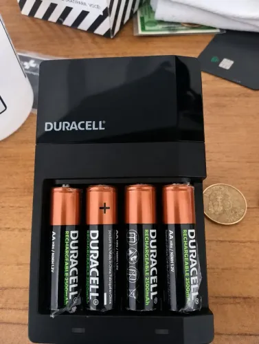 Carregador+ 2 Pares de Pilhas Duracell