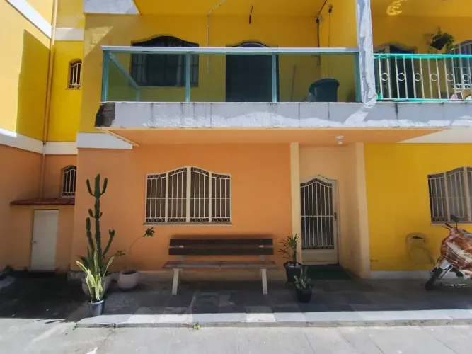 Casa em Condomínio com 3 Quartos e Excelente Localização Próxima ao Shopping da Pedreira