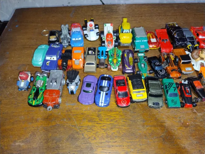 Carrinhos brinquedo Hotwheels usados 60 peças
