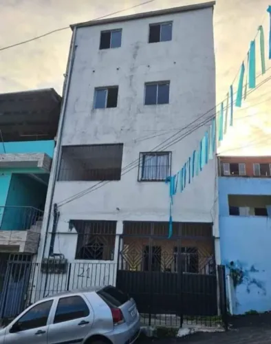 Prédio com 8 apartamentos Em frente ao HAM