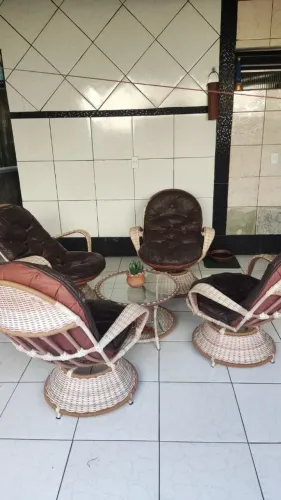 Conjunto de 4 Cadeiras e 1 Mesa Para Área Varanda, Jardim, Área de Lazer