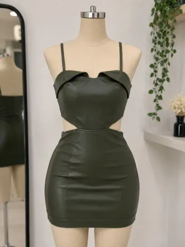 Vestido verde militar em couro sintético