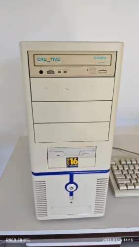Computador retro antigo windows 98