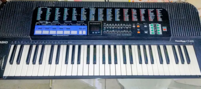 TECLADO SEMI-NOVO