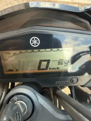Moto nova nova único dono muito conservada com 9.600 quilômetros rodados