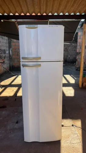Geladeira elétrolux 220V