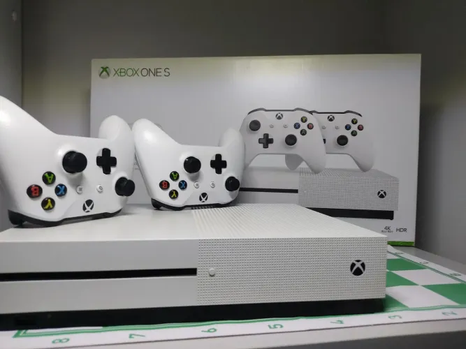 Xbox One S - Seminovo