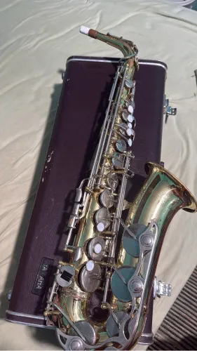 Vendo sax alto Yamaha 23 ótimo estado
