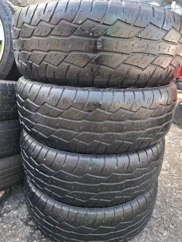 Vendo 4 pneus de camionete todo bom 265 60 18 aro18