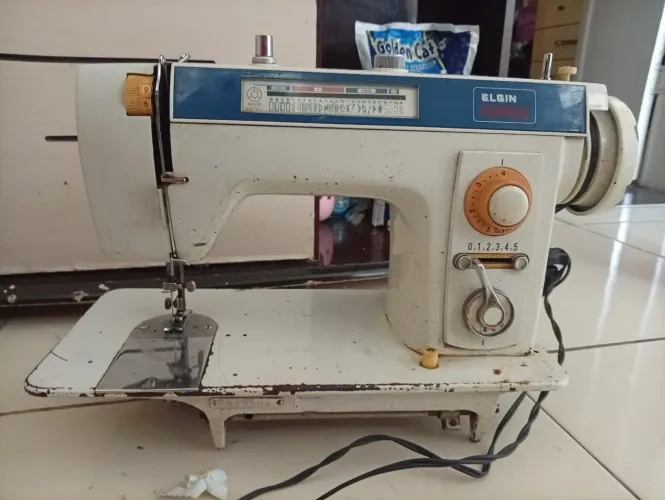 Máquina de costura antiga