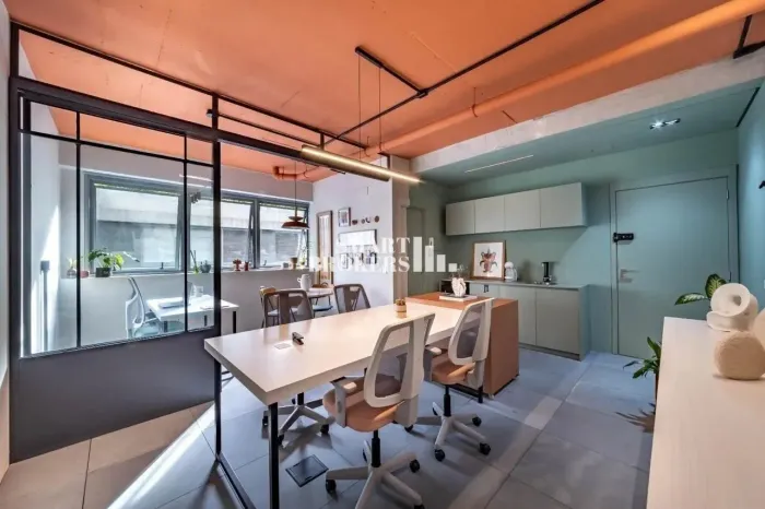 Sala comercial, mobiliada, reformada para locação, 33 metros quadrados, Moema, São Paulo-S