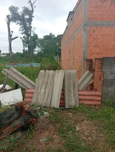 Vende-se um terreno medindo 10×18 mais a entrada de 3 metros ? valor do terreno 60 mil?