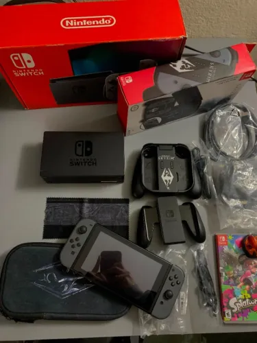 Nintendo Switch NOVO + Kit skyrim + Jogo com Amiibo