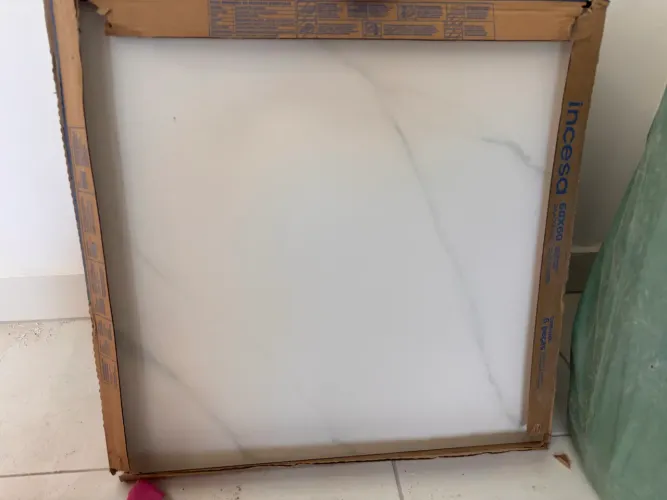 Porcelanato Incesa 60x60 Marmorizado - 3 caixas e meia (21 peças)
