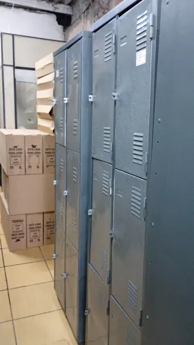 Roupeiros de aço com 6 portas Médias Reformado