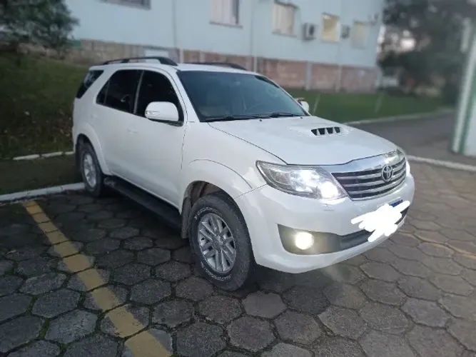 Toyota Hilux SW4 SRV D4-d 4X4 3.0 TDI Dies. AUT 2014