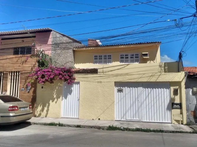 Alugo, separadamente, 1o andar e térreo na Cruz das Almas
