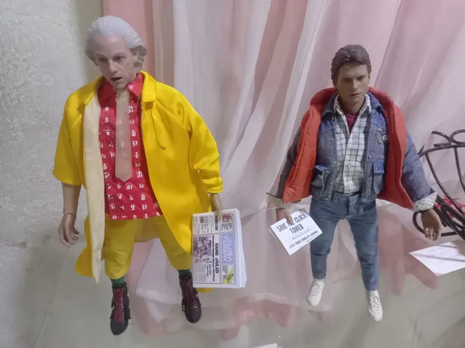 Marty mcfly + doc Brown  de volta para o futuro hot toys 