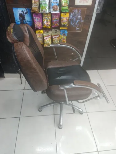 Cadeira de barbeiro usada