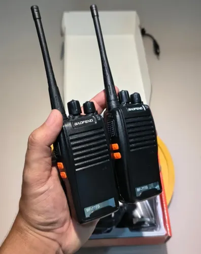 KIT COM 2 RÁDIOS COMUNICADORES BAOFENG BF-777S - NOVO!