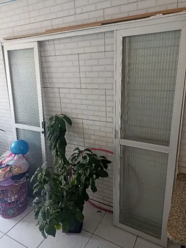 Porta de correr em alumínio 4 folhas