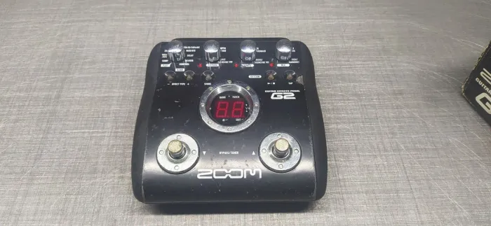 Pedaleira Zoom G2 completa