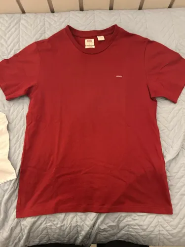 Camisa Levis Vermelha 