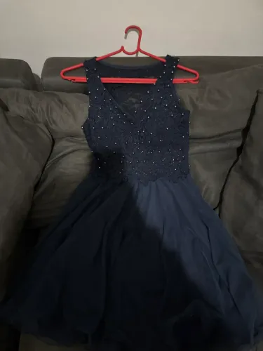 Vestido de festa azul com brilhos 
