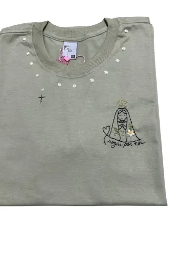 Camiseta bordada a mão 