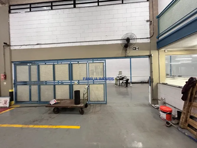 Prédio com galpão para alugar de 1.100 m² na Vila Mathias Santos