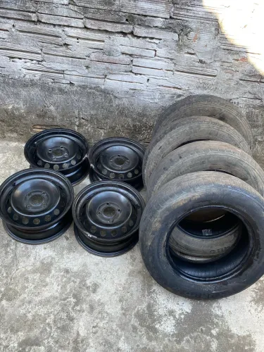Jogo De Rodas Aro 13 De Ferro Com Pneus Usados